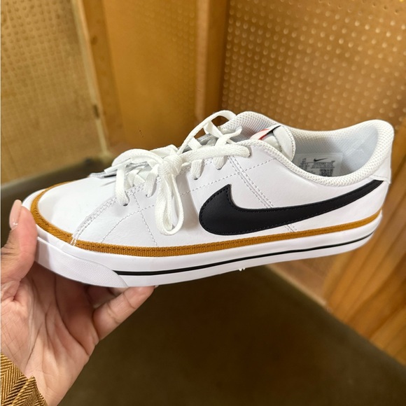 Nike court legacy White and Black Sneaker new in box - Picture 1 of 3